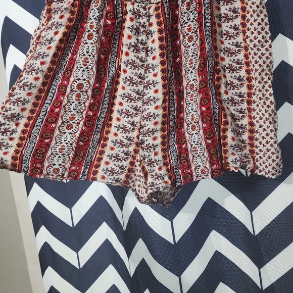 Floral Pattern Romper - Picture 3 of 4